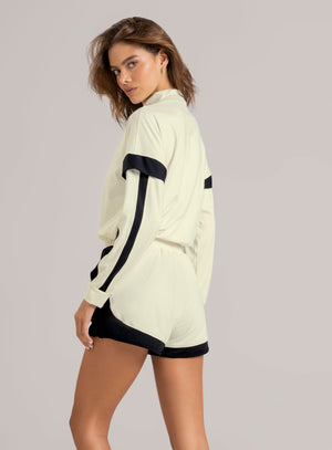 SHORT DEPORTIVO EIRA EN TELA SHERY 102 MARFIL
