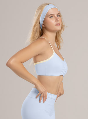 Top deportivo maranta, color azul baby