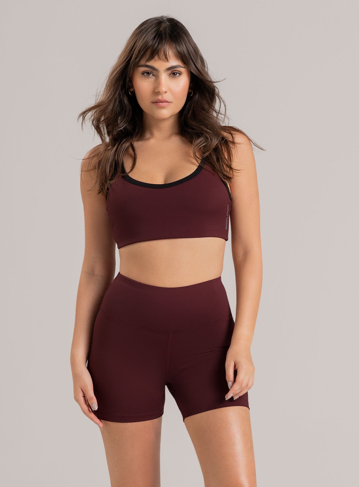 SHORT DEPORTIVO LUNA EN TELA SUPLEX 47 VINO TINTO