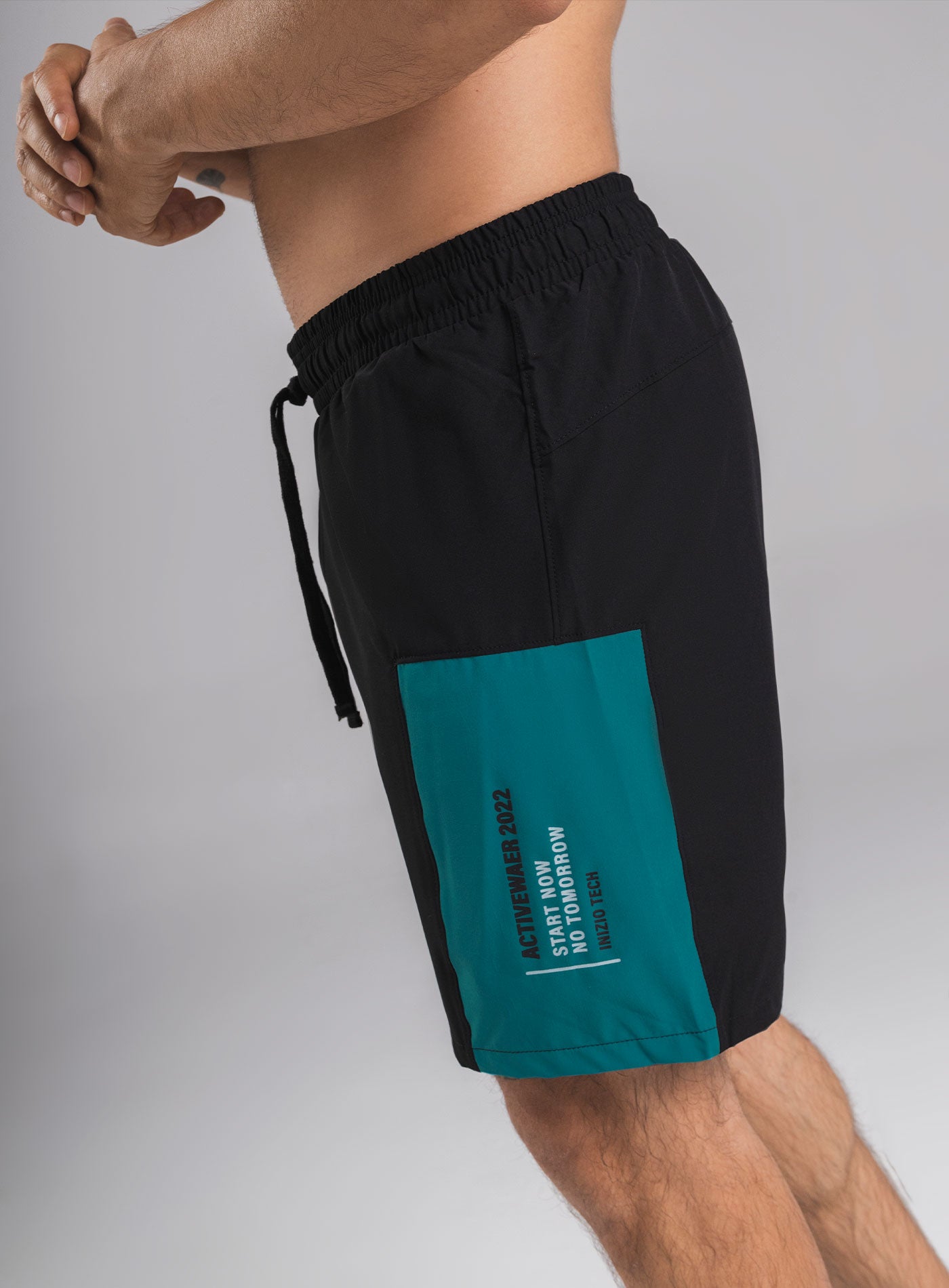 PANTALONETA DEPORTIVA EN TELA SEMI TRANSPARENTE CON ESTAMPADO REF:85216