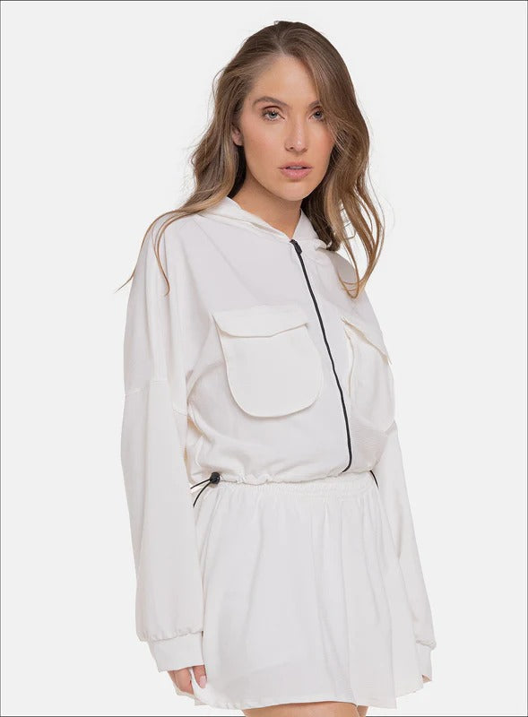 Chaqueta deportiva con cordón graduable tela semi impermeable - PRECIO ESPECIAL